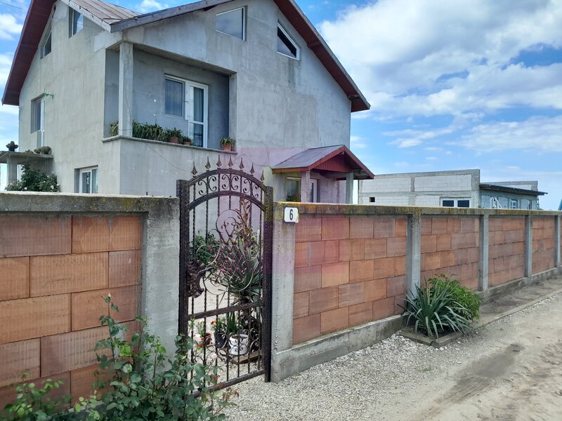 VARASTI (GR) - SE VINDE CASA P+1+M (4 CAM)